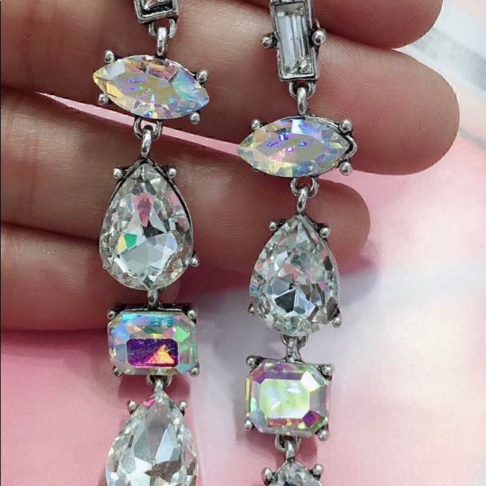 ✨ NEW Stunning Crystal drop silver dangle earrings ✨
